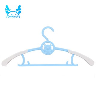 Móc treo quần áo trẻ em bằng nhựa nhiều màu