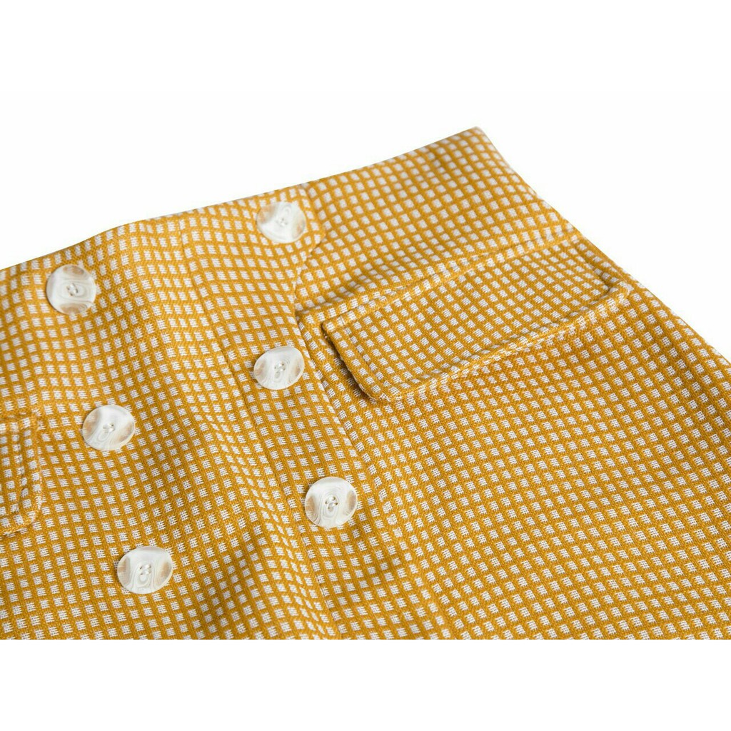 Quần short trước là váy, sau là quần kiểu kẻ phối cúc
