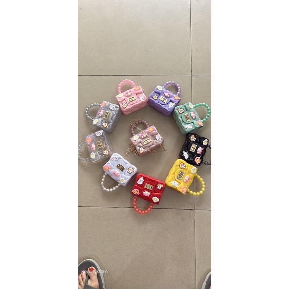 Túi đeo chéo kèm miếng dán sticker ngộ nghĩnh cho bé