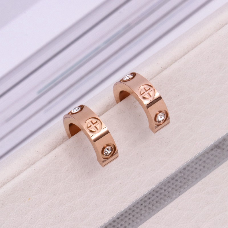 Khuyên Tai Thép Titan Đính Kim Cương Cổ Điển Cao Cấp Thiết Kế Chữ C Sang Trọng Thời Trang Mới Cho Nữ