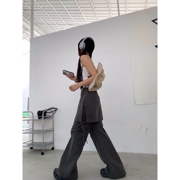 Quần váy phong cách Y2 xu hướng thời trang trendy tông đen & xám mới nhất năm