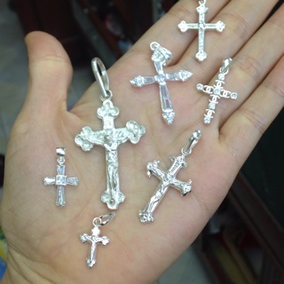 Mặt dây chuyền hình thánh giá bạc ta