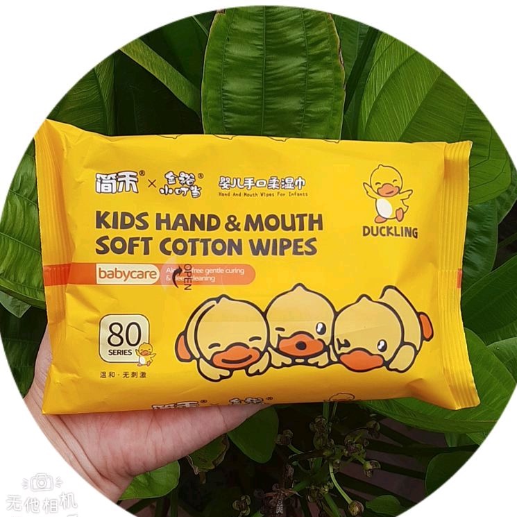 Gói 80 tờ giấy ướt 3 con vịt mềm mại với da bé không chứa cồn