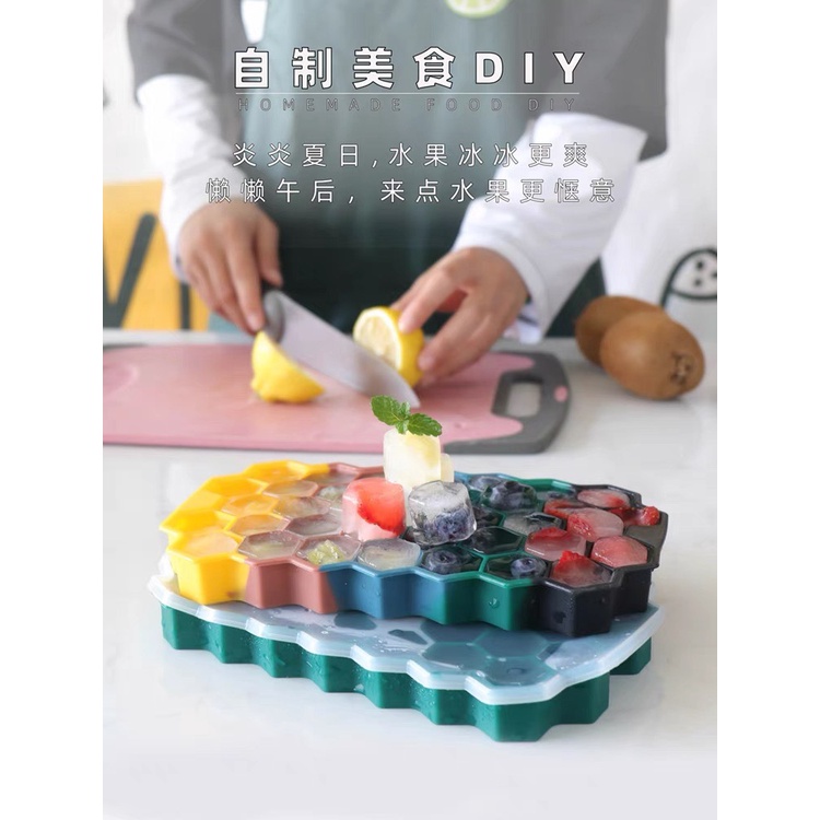 Khay làm đá bằng silicone có nắp 37 viên