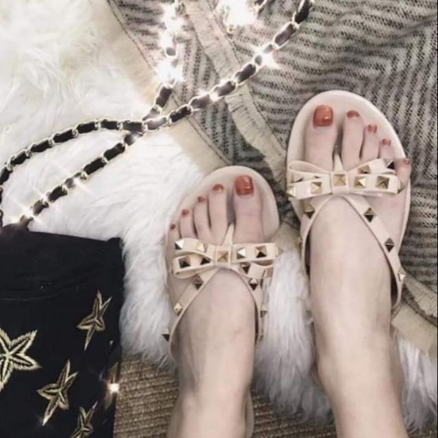 Dép cao cấp, giá cực rẻ, êm mang lại cho khá👠👡👟👢🤗🤗🤗🤗🤗ch hàng cảm thấy thoải mái và tự tin sang trong 😘😘😘