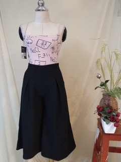 Quần Culottes Xếp Ly Cách Điệu