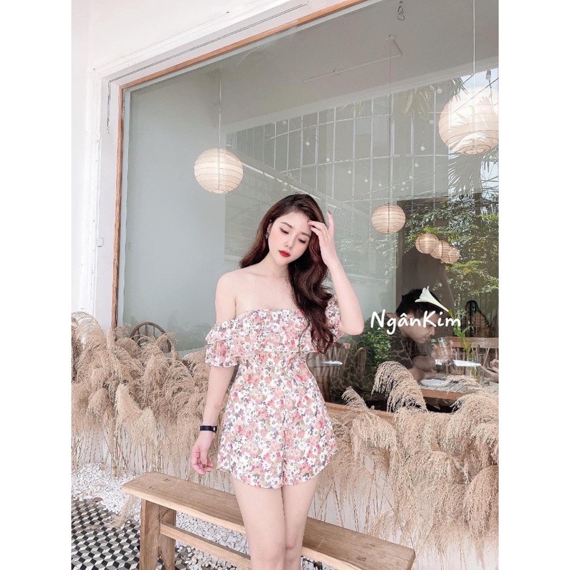 Jum trễ vai hoa cúc mút ngực