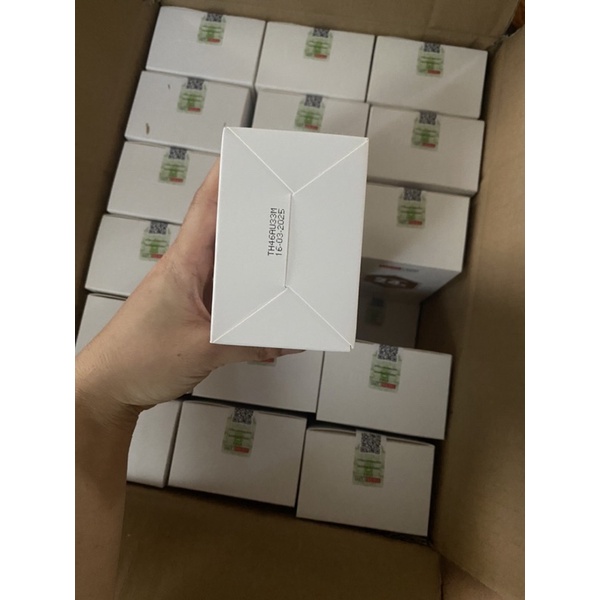 SERUM TINH CHẤT VÀNG 24K ÚC TẶNG KÈM THANH LĂN PIN