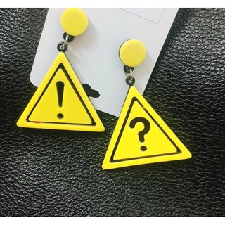 Khuyên tai dấu chấm hỏi và dấu chấm than