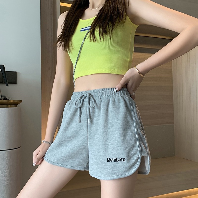 Quần Short Viền Thêu Chữ