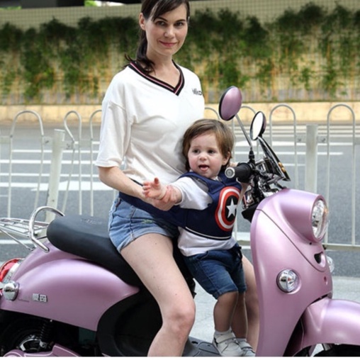 Đai đi xe máy cho bé đeo trước sau dạng balo an toàn