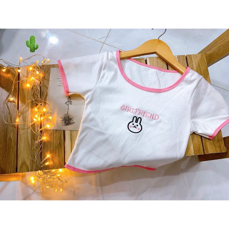 Áo croptop viền hồng thêu thỏ