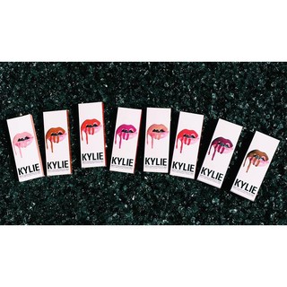 Kylie Lip Kit - Set son gồm 1 chì kẻ môi + 1 son kem