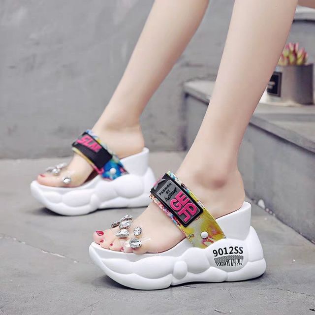 Sẵn vàng - dép bánh mì quai trong đính đá cá tính độc lạ 11cm