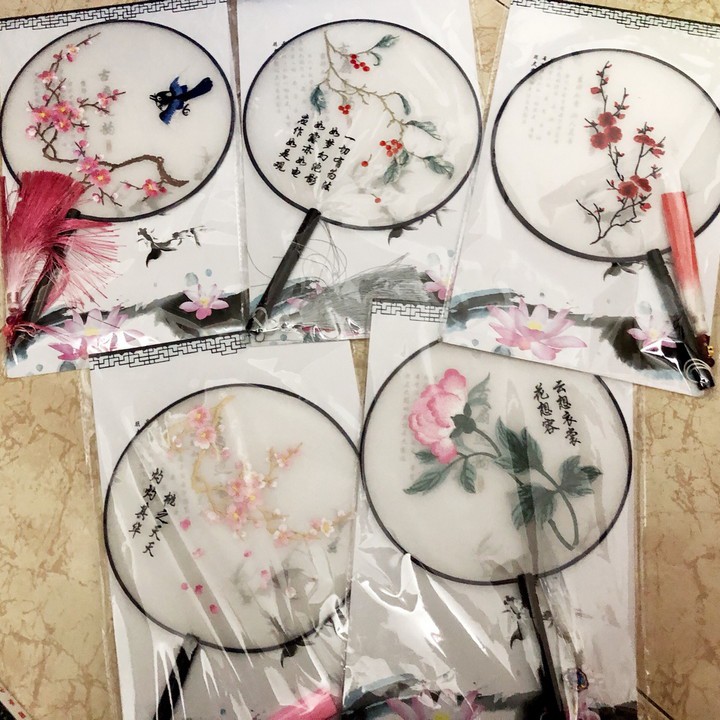 Quạt thêu hoa bỉ ngạn thiết kế sáng tạo phong cách cosplay cổ trang