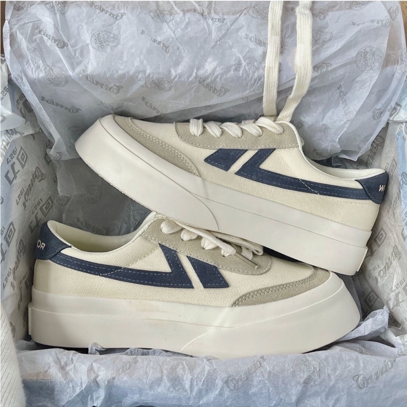 Giày vải thể thao viền xanh