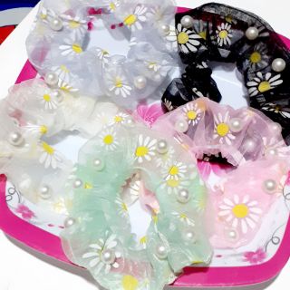 Cột tóc Scrunchies hoa cúc đính hạt