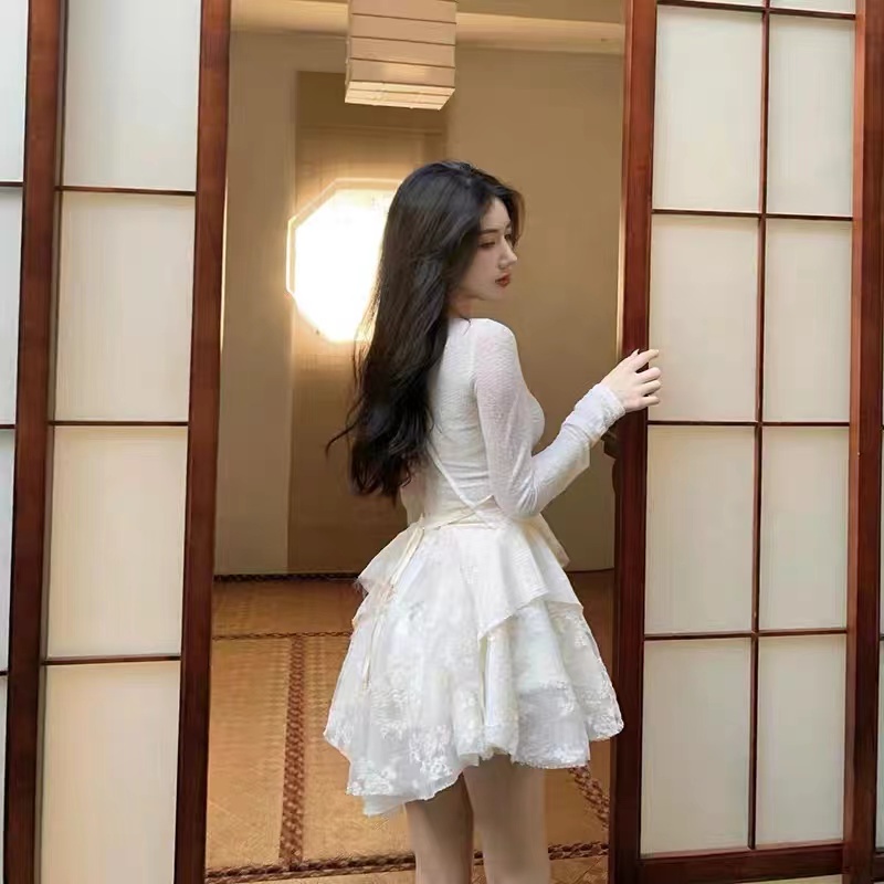 JaneQ Đầm tiểu thư tay dài xòe voan thêu hoa