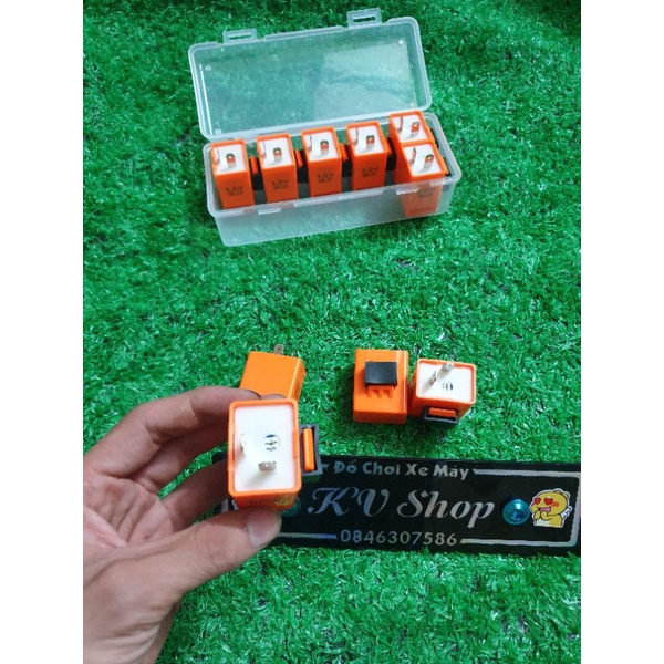 Cục chớp xi nhan kêu , có núm tăng chỉnh tốc độ nhanh chậm