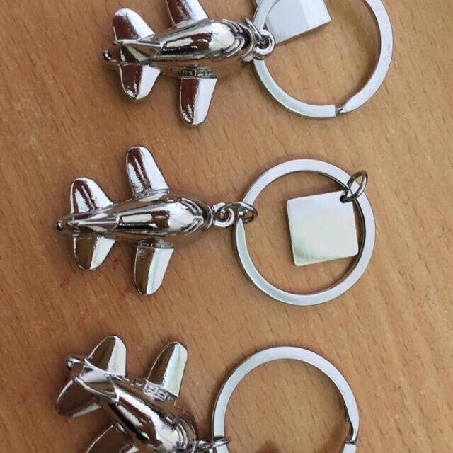 Móc khóa máy bay inox trắng