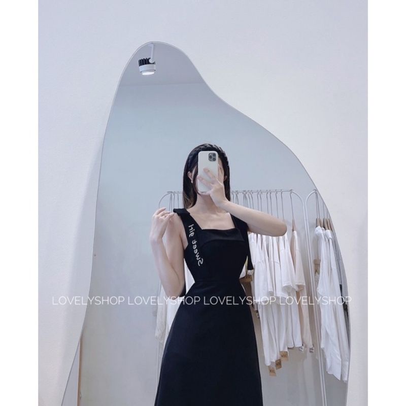 Đầm đen hai dây chữ Sweet girl thêu