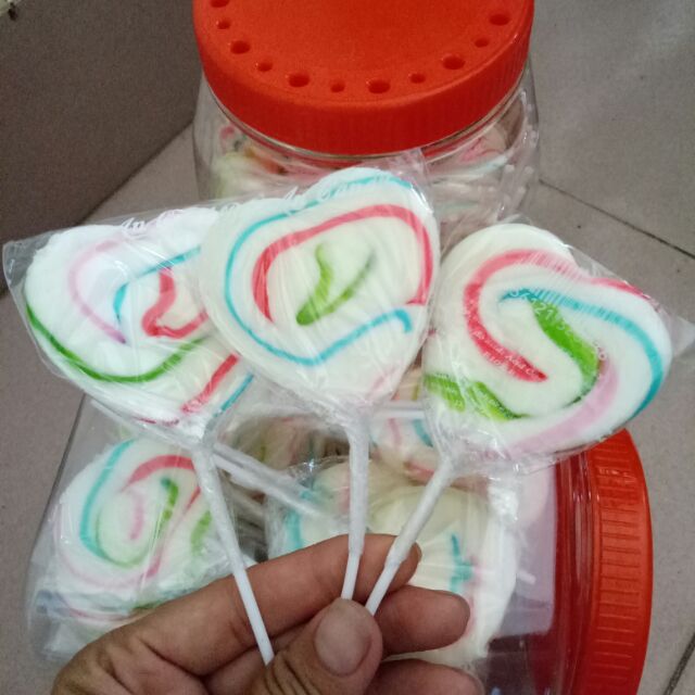 Kẹo mút hình trái tim ( hộp 50 que)