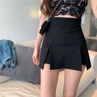 Chân váy ôm xẻ hai bên cực chất