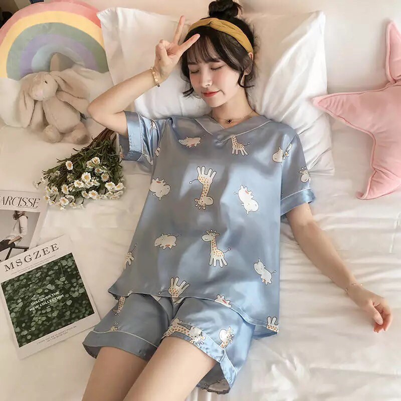 Đồ bộ pijama, bộ lụa cộc đùi cổ chữ V hoạ tiết hoạt hình ( Hàng QC )