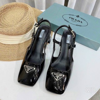 Giầy cao gót bít mũi khoá PRADA
