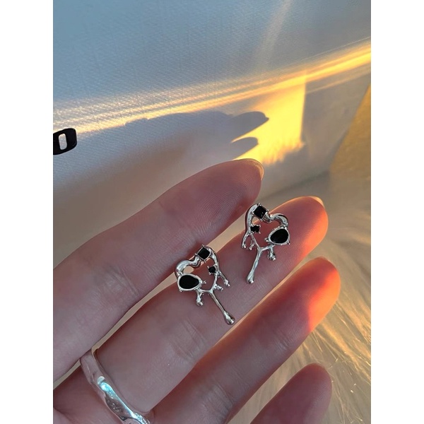 Bông tai trai tim gothic style