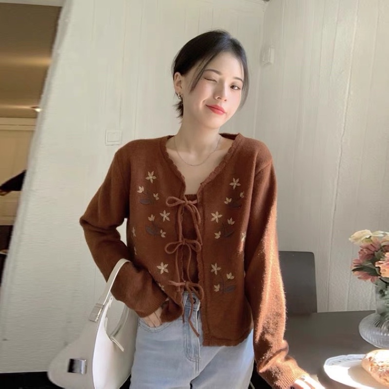 Set áo cardigan thêu hoa và áo 2 dây ngắn - Hàng order