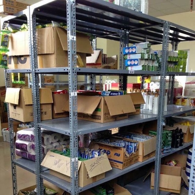 Kệ để hàng trong kho