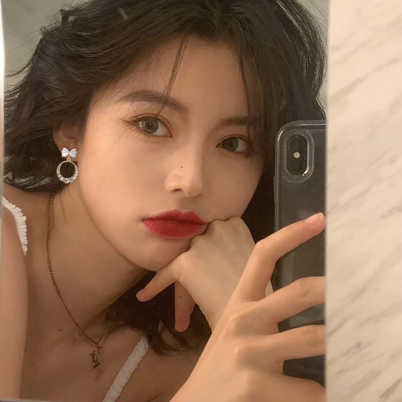 Bông Tai Nơ Trắng Đen Đính Đá Thời Trang Hàn Quốc