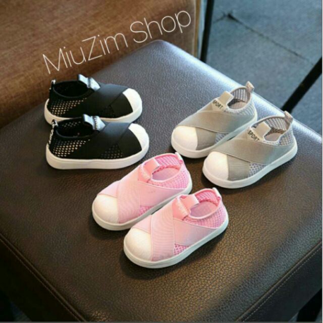 Giày slipon lưới (hoặc kín)