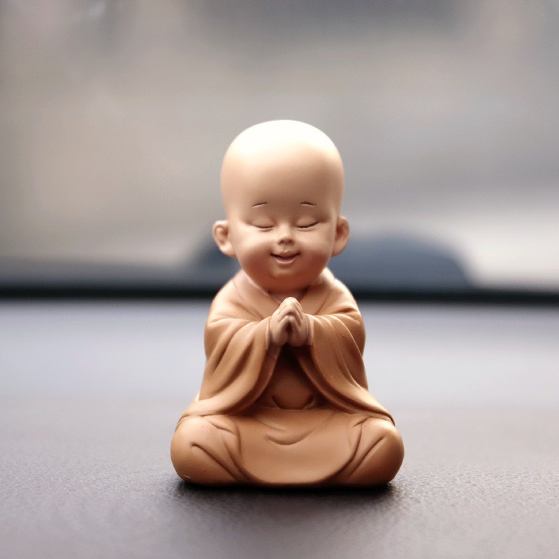 Tượng chú tiểu áo vàng an nhiên tự tại  trang trí tiểu cảnh chậu cây phòng làm việc ô tô,taplo ô tô