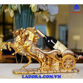 Kệ để rượu độc đáo – song mã kéo rượu vang