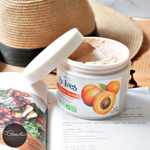Tẩy tế bào chết dịu nhẹ hương Mơ ST.IVES 283G