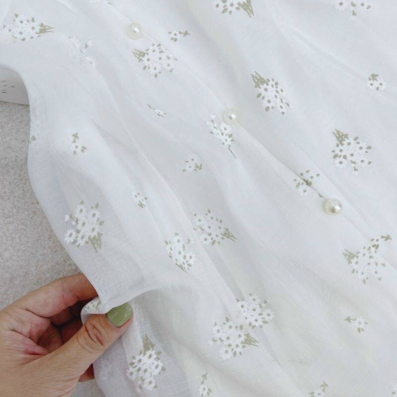 Đầm dạo phố tay ngắn họa tiết hoa phối nút bọc xẻ tà giữa xinh xắn - Daisy Dress | BigBuy360 - bigbuy360.vn