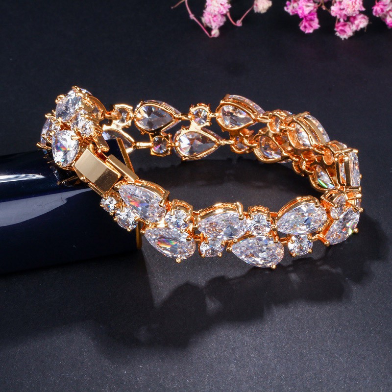 Vòng Tay Bản Rộng Màu Vàng Đính Đá Pha Lê Phong Cách Thời Trang Sang Trọng Dành Cho Cô Dâu Đám Cưới  b018