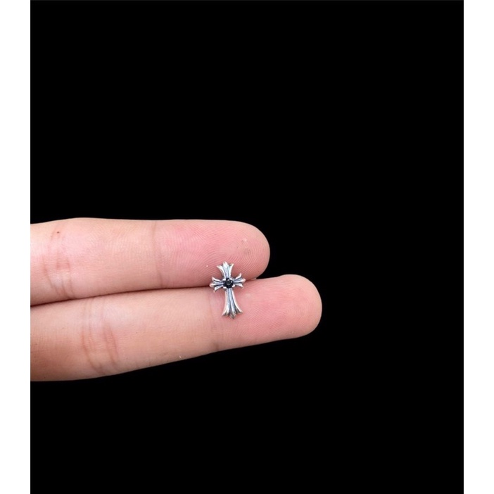 Bông tai chrome hearts