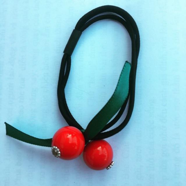 Cột tóc 3 dây đính hạt cherry đỏ nơ xanh