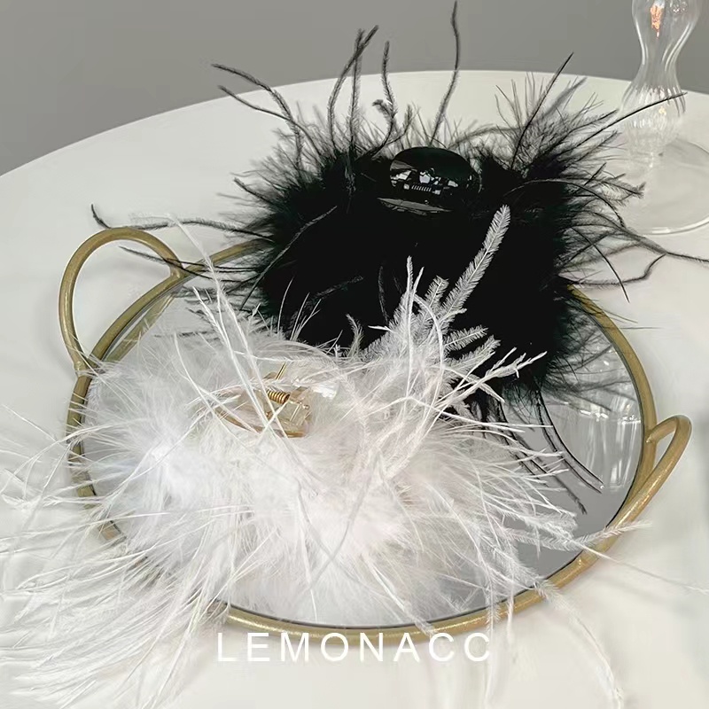 Kẹp Tóc Hình Cá Mập Phối Lông Vũ Đáng Yêu Cho Nữ