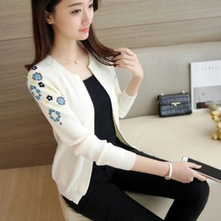 Áo khoác len nữ thêu hoa ở vai