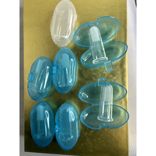 [freeship-] sản phẩm bàn chải silicon có hộp đựng bảo vệ ( dành cho các bé từ 6 tháng tuổi, vệ sinh răng miệng)