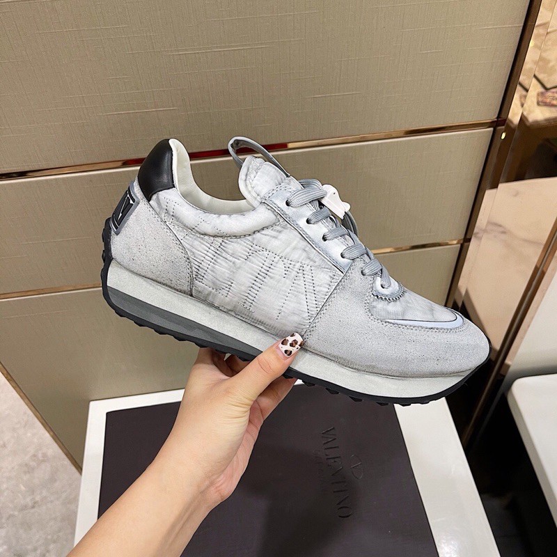 Giày sneaker thời trang nam Valentino = VLTN da thật cao cấp mẫu mới 2021 với thiết kế đầu xuân hè.