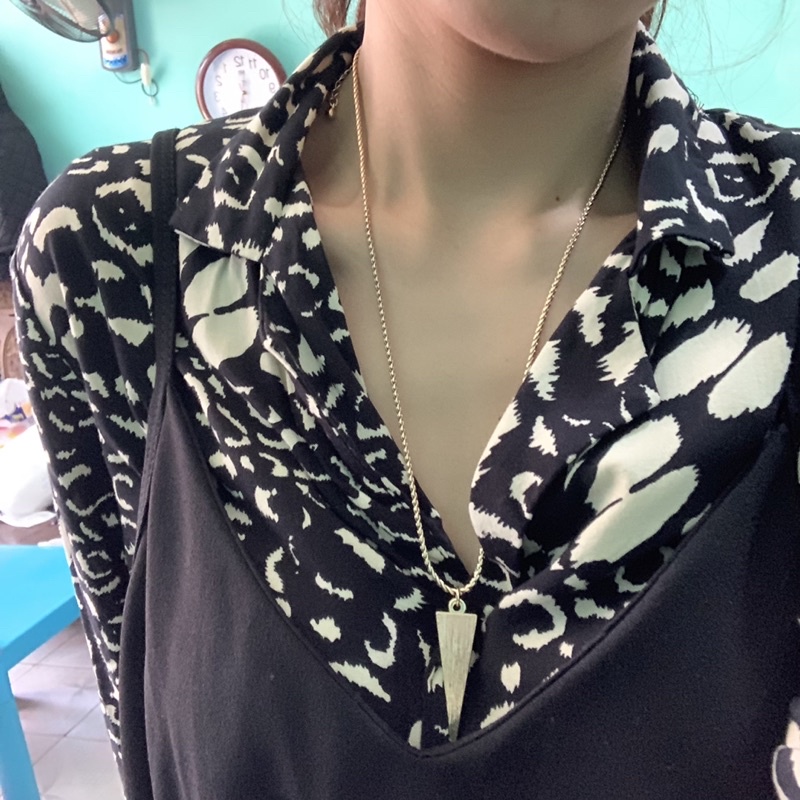Vòng cổ nữ h&m auth săn sale khối hình tam giác hottren cá tính
