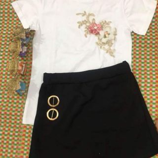 Áo hoa thêu nổi