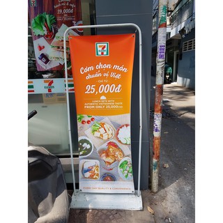 kệ treo standee  dạng cửa  treo ngoai troi 60 x 160cm ( khung nhôm - đế sắt ) ..........................................
