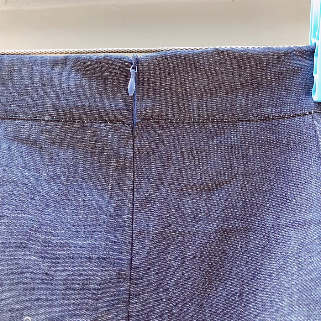 Chân váy chữ A ngắn màu xanh nhạt | BigBuy360 - bigbuy360.vn