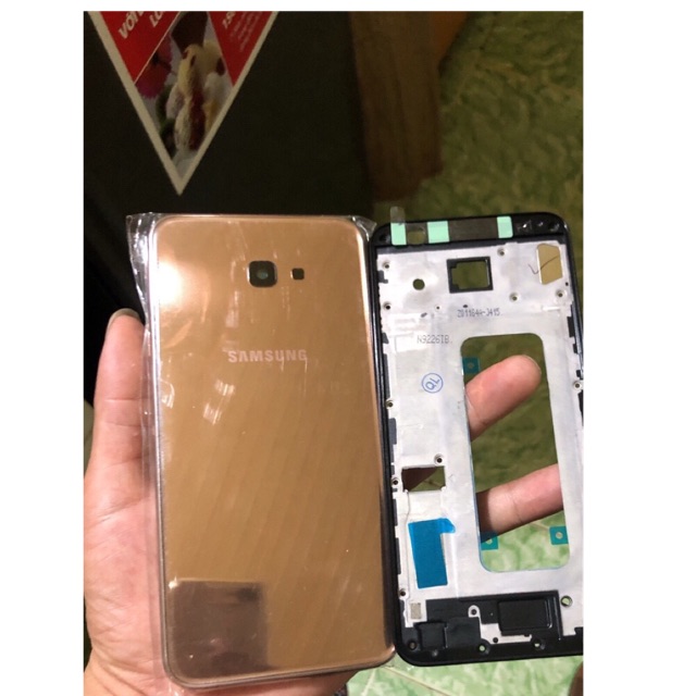 Vỏ điện thoại sam sung j4 plus (vỏ + xương)